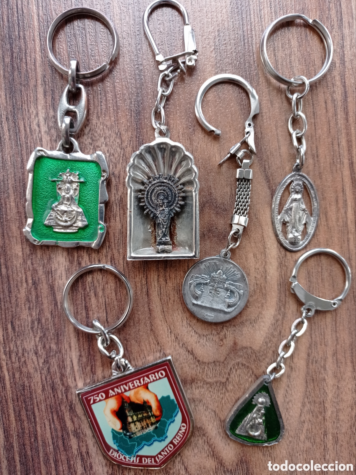 Coleccionismo de llaveros: Lote de 6 llaveros religiosos - Foto 1