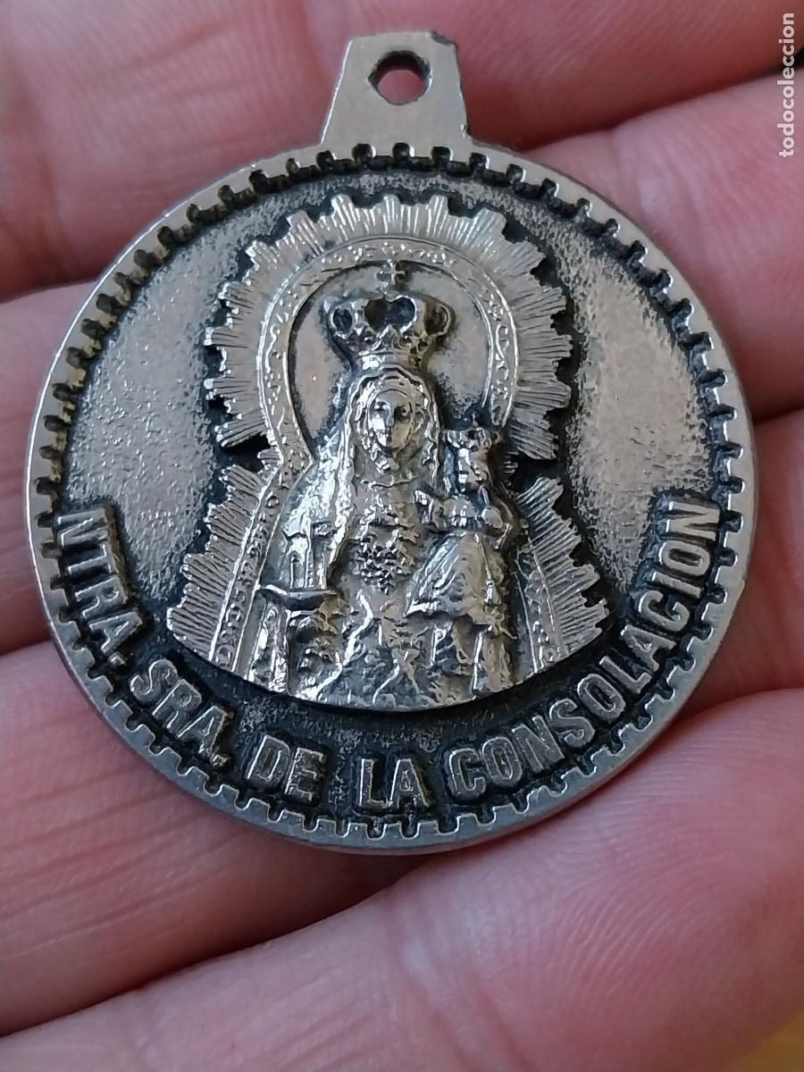 Sammlung von Schl&uuml;sselanh&auml;ngern: VIRGEN CONSOLACION UTRERA NTRA SRA LLAVERO 3.83 CMS VINTAGE RELIEVE