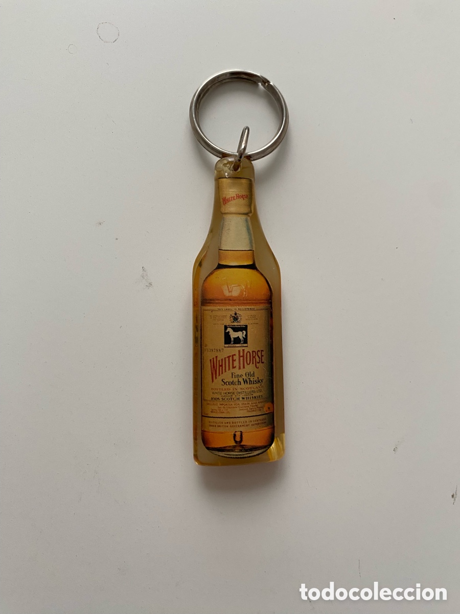 Coleccionismo de llaveros: Llavero publicitario Whisky White Horse. Botella en resina/pl&aacute;stico. A&ntilde;os 60/70.