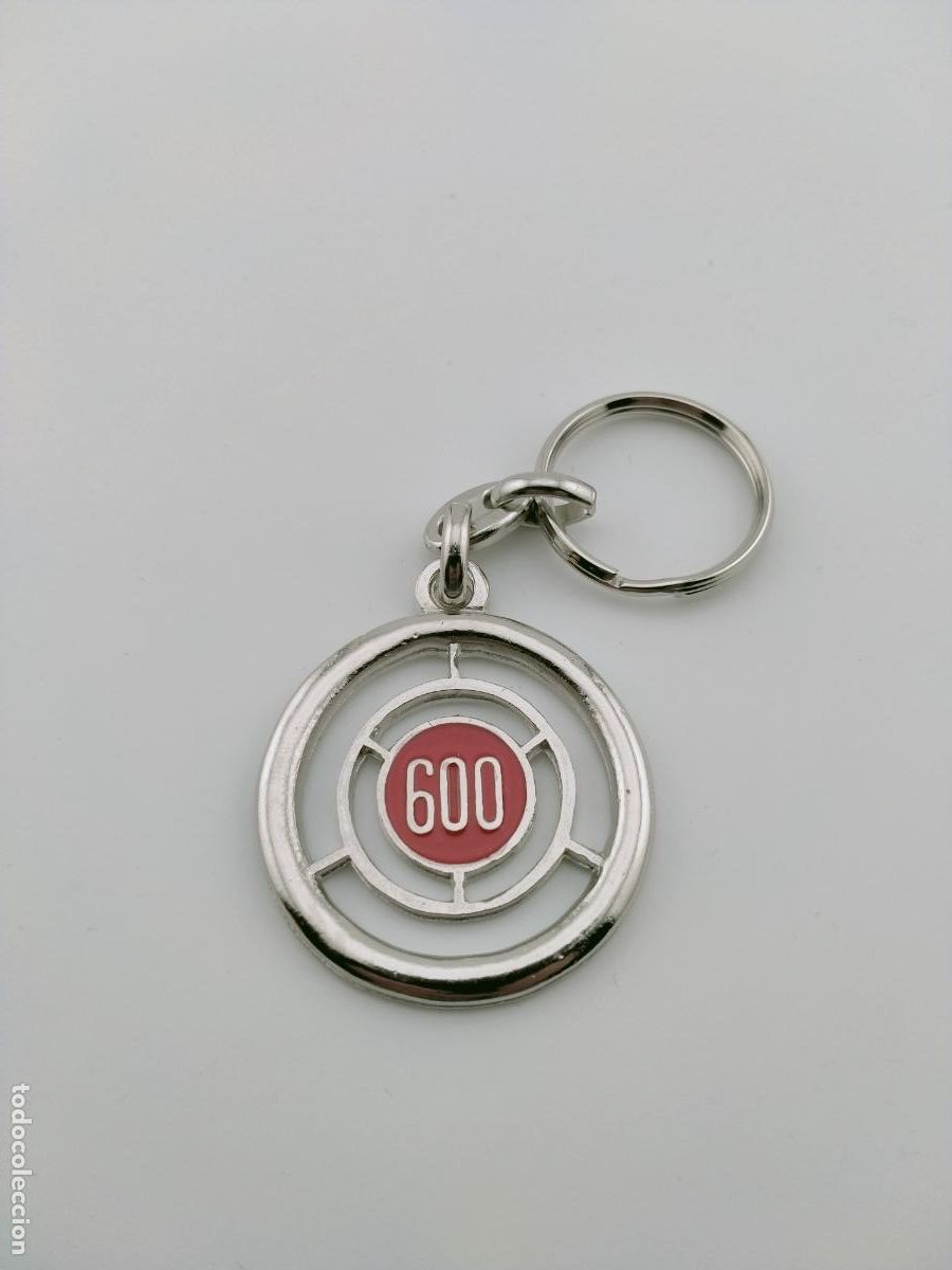 Collection of Keychains: llavero seat 600 rojo