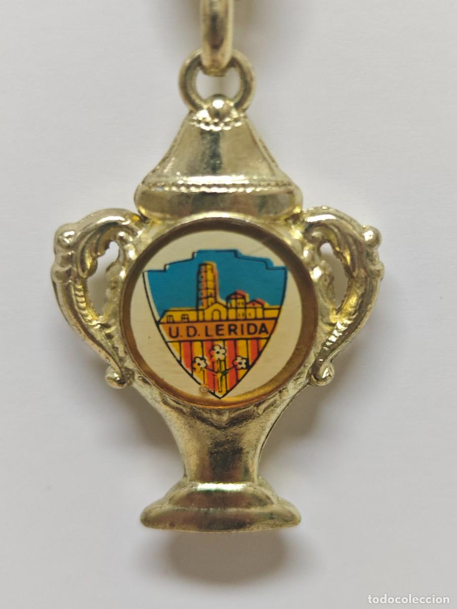 Coleccionismo de llaveros: LLAVERO U.D LERIDA A&Ntilde;OS 80 COPA POR LAS DOS CARAS