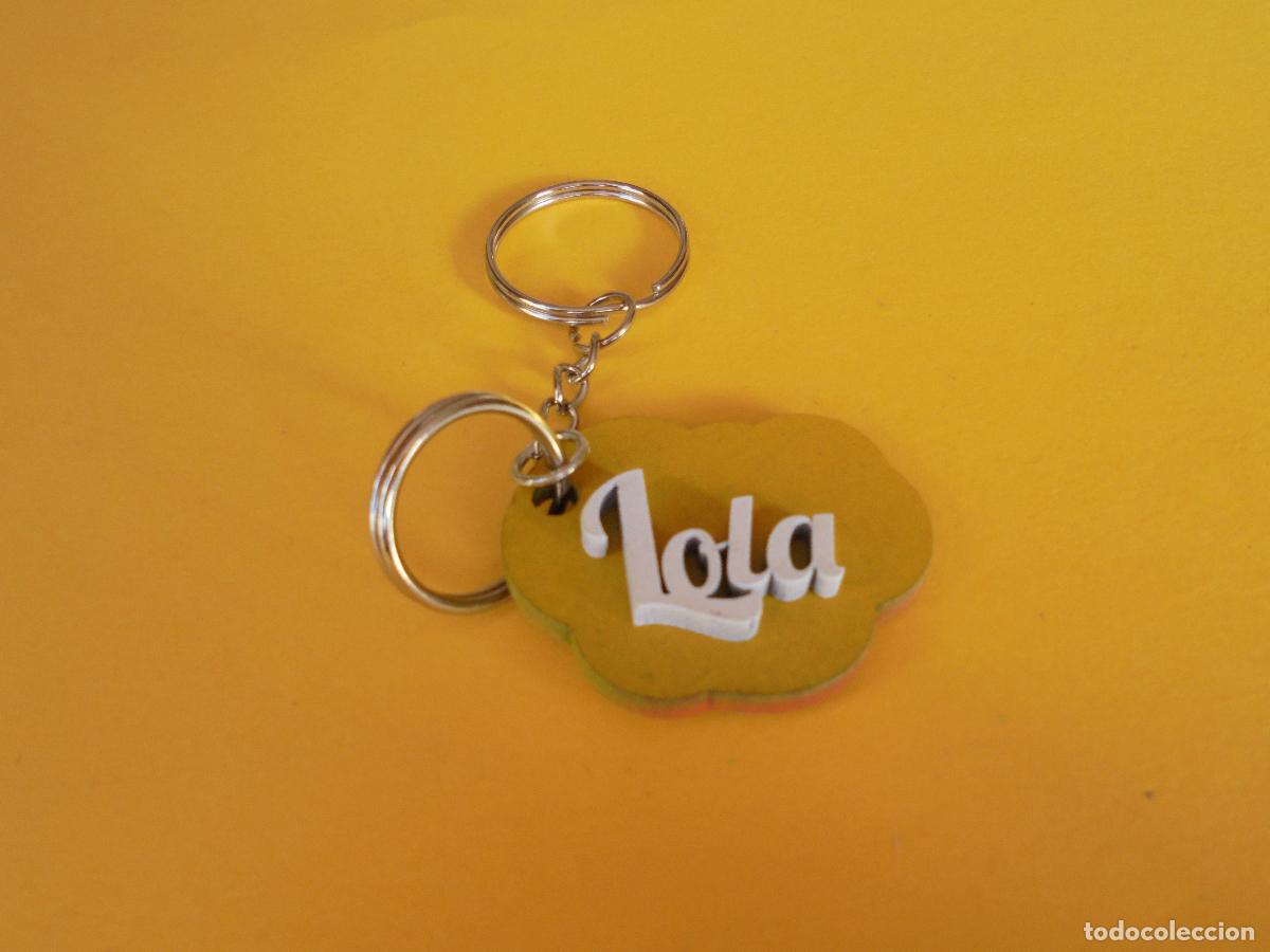 Colecionismo de porta-chaves: LLAVERO PERSONALIZADO CON NOMBRE EN MADERA - LOLA - PINTADO A MANO - REGALO ORIGINAL