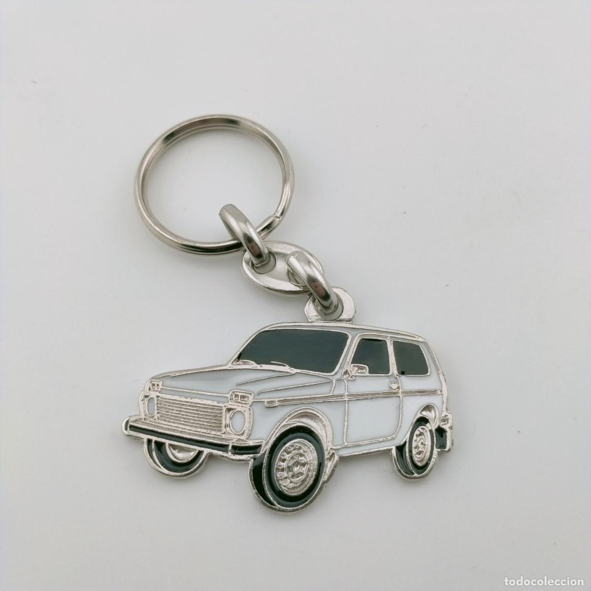 Collection of Keychains: Llavero lada niva blanco
