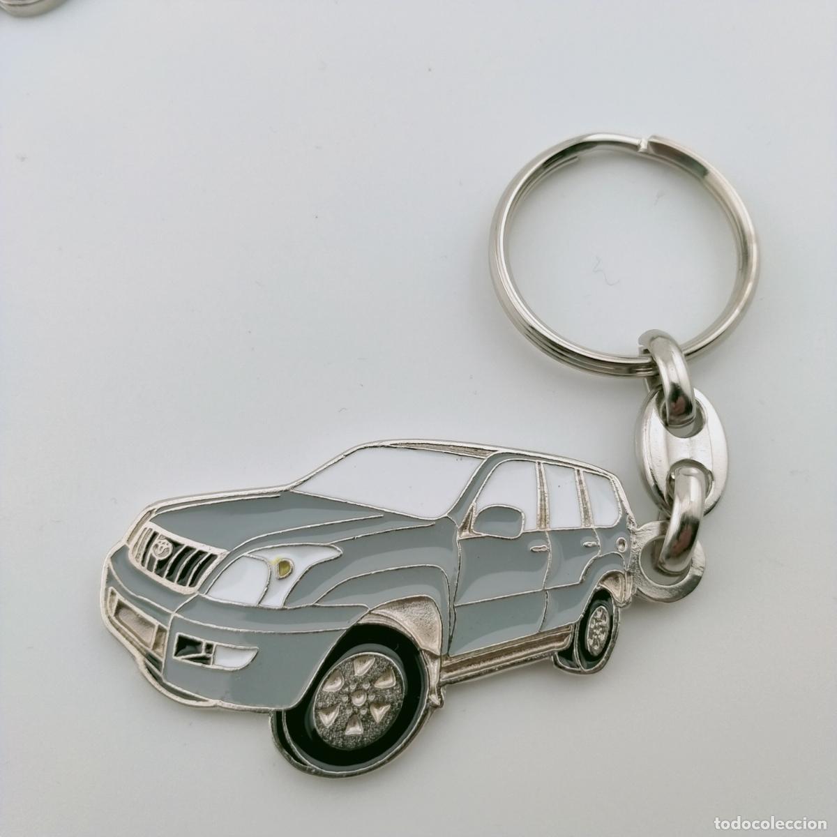 Collection of Keychains: Llavero toyota land cruiser gris