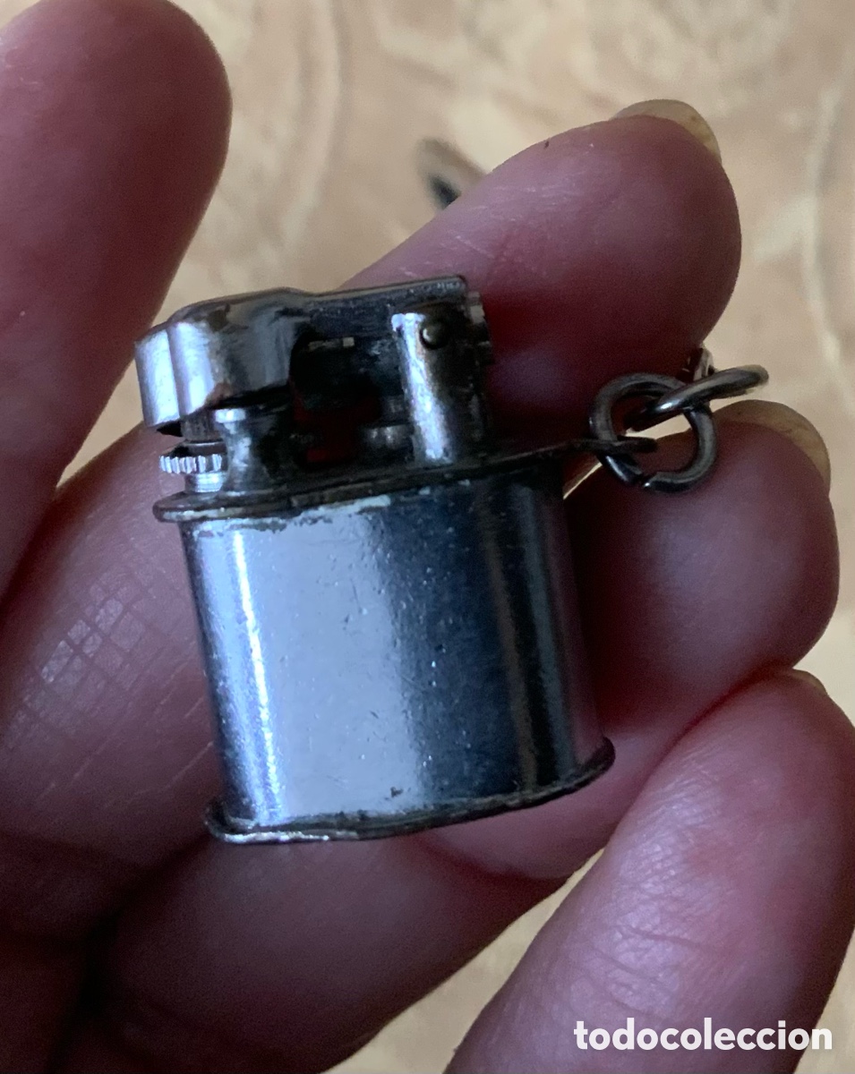 Coleccionismo de llaveros: ANTIGUO LLAVERO CON MECHERO MINIATURA