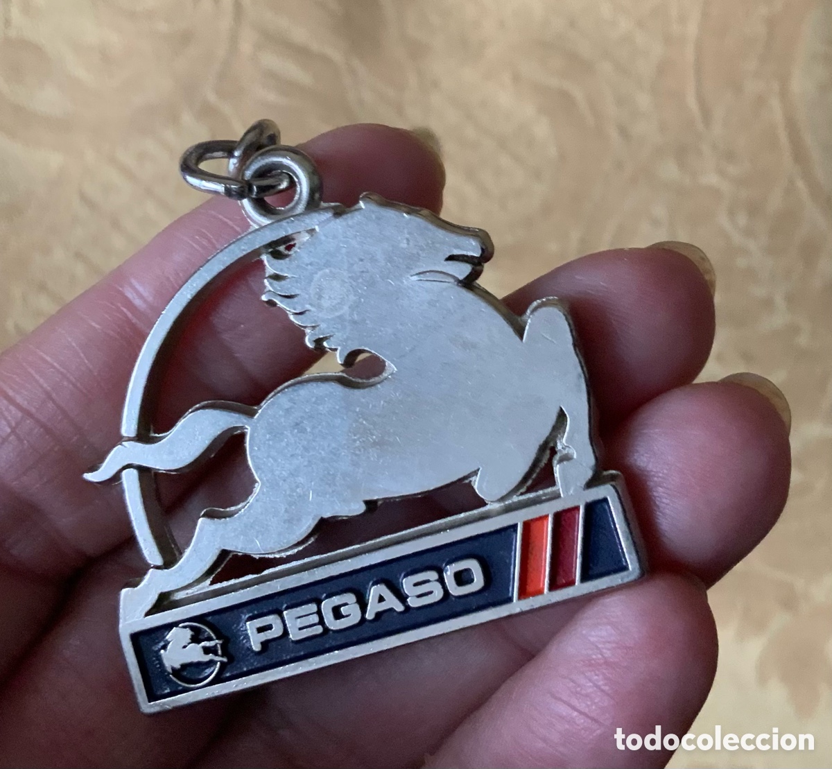 Coleccionismo de llaveros: ANTIGUO LLAVERO PEGASO - Foto 1