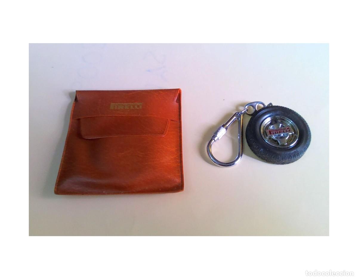 Coleccionismo de llaveros: Llavero publicitario vintage PIRELLI &mdash; Miniatura neum&aacute;tico con funda original &mdash; A&ntilde;os 1980-1990