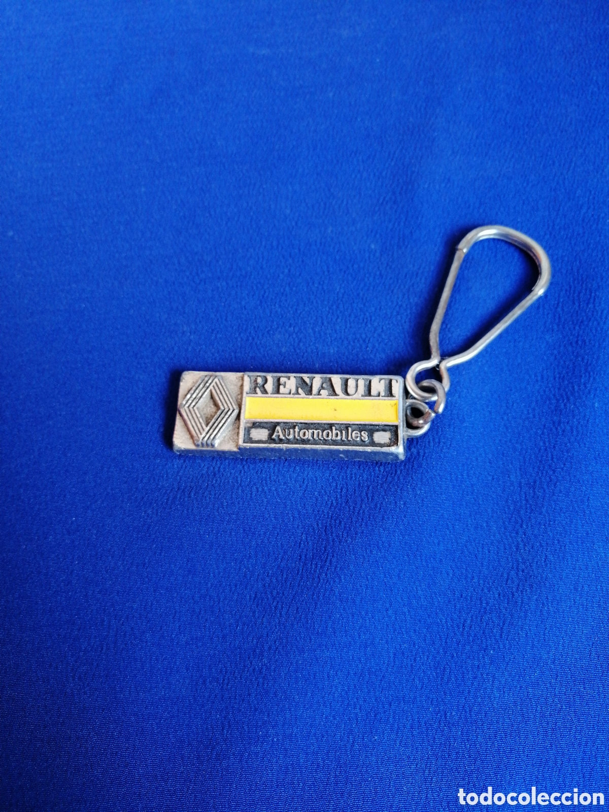 Collection of Keychains: RENAULT AUTOMOBILES - RENAULT DAX - AV. DU SABLAR LLAVERO PUBLICIDAD ANTIGUO