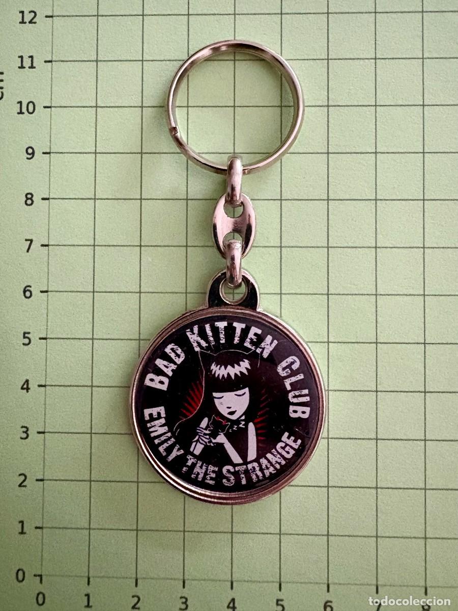Coleccionismo de llaveros: LLAVERO METAL Y RESINA NUEVO Y SIN USO EMILY THE STRANGE BAD KITTEN CLUB