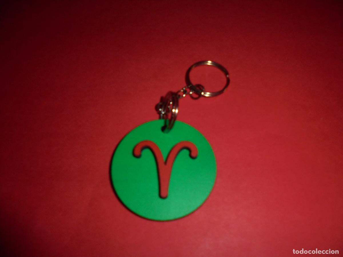 Coleccionismo de llaveros: LLAVERO SIGNO ZODIACAL ARIES EN MADERA BASE VERDE - HECHO A MANO - ZODIACO