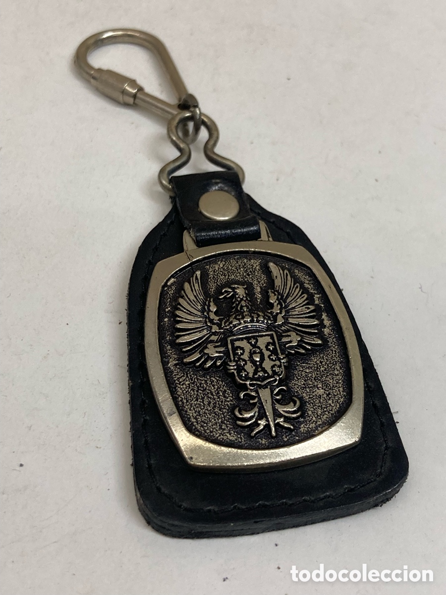 Coleccionismo de llaveros: llavero presenta un emblema met&aacute;lico con un &aacute;guila bic&eacute;fala coronada