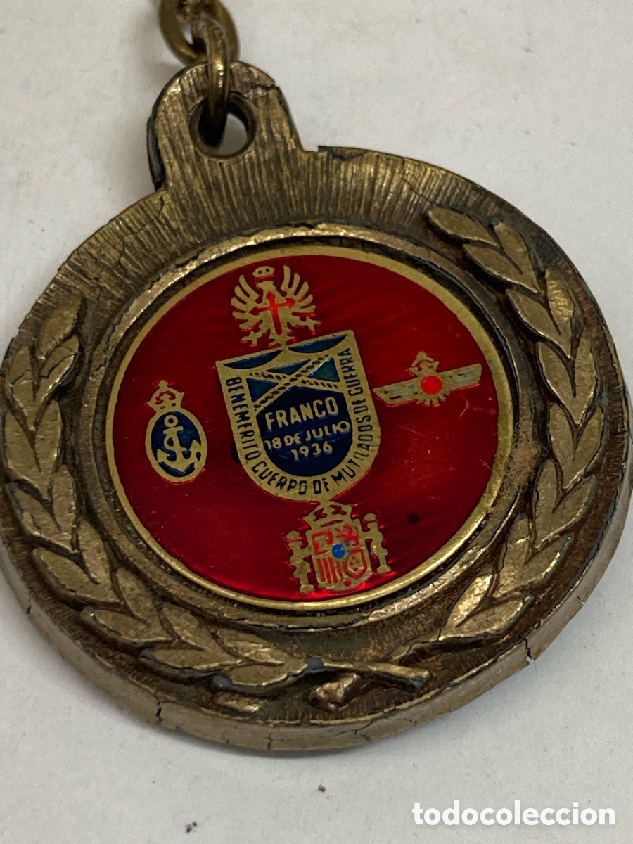 Coleccionismo de llaveros: Llavero antiguo de colecci&oacute;n con simbolog&iacute;a militar espa&ntilde;ola.