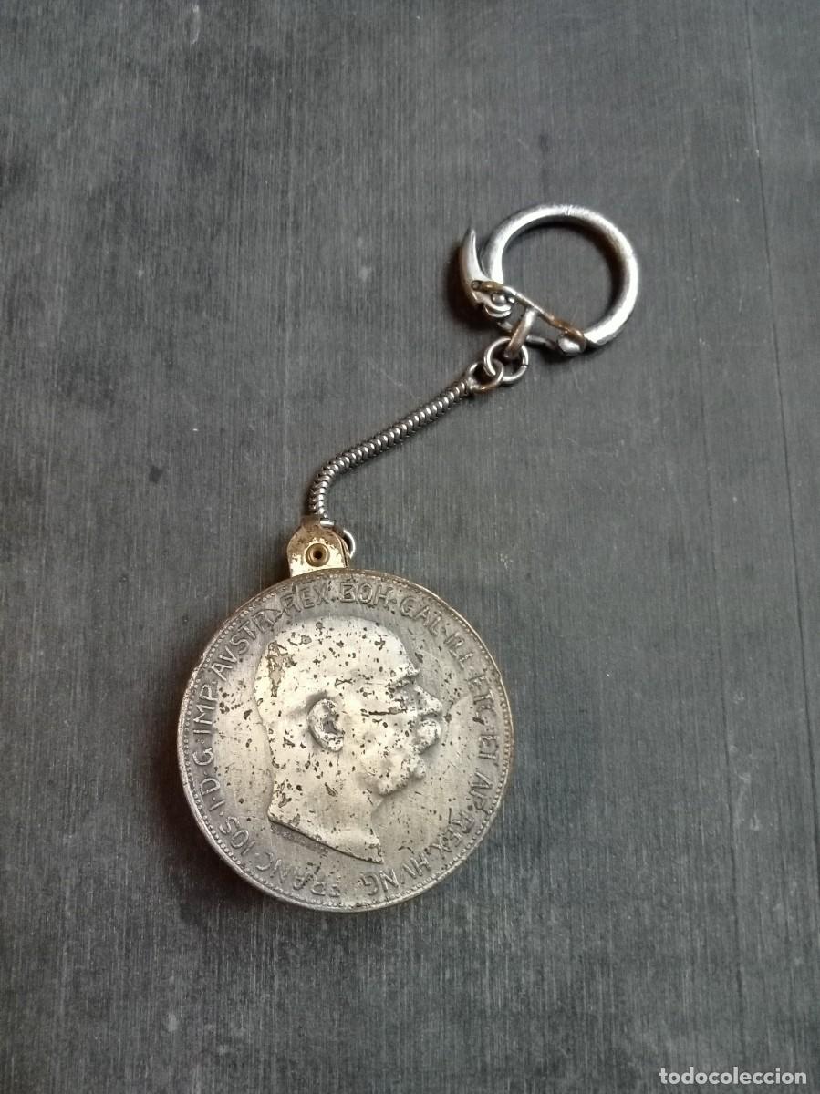 Coleccionismo de llaveros: Llavero y pastillero con monedas rusas