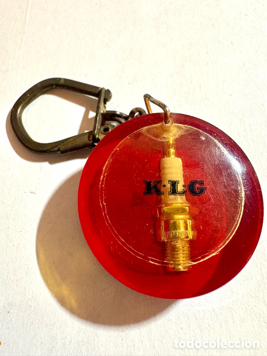 Coleccionismo de llaveros: Llavero Vintage de Resina KLG Sparking Plugs &ndash; Inclusi&oacute;n de Buj&iacute;a en Miniatura (A&ntilde;os 60/70)