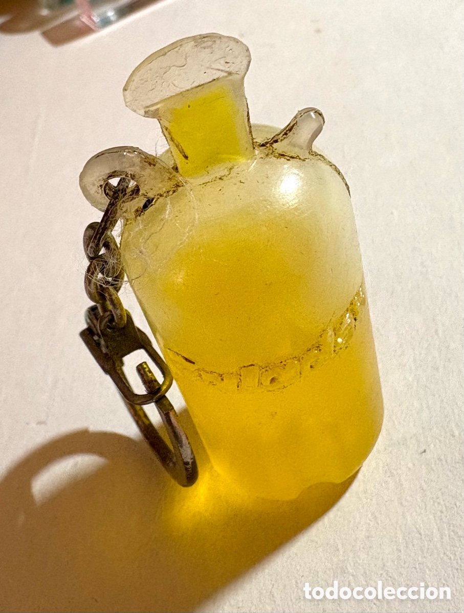 Coleccionismo de llaveros: A&ntilde;os 1950 1960 Llavero Vintage de Resina con Contenido L&iacute;quido Parcial - Aceites Salador.