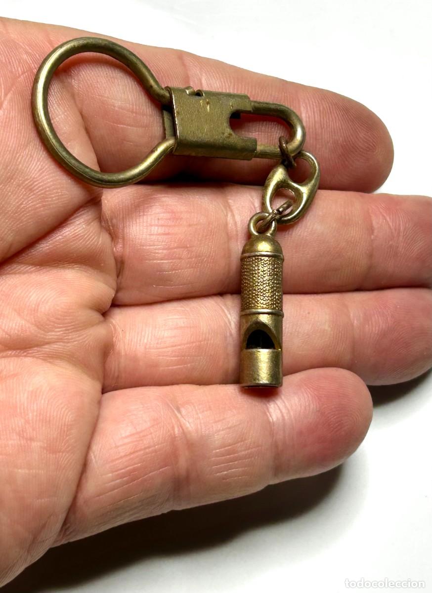 Coleccionismo de llaveros: 3903.Llavero vintage con silbato cil&iacute;ndrico de lat&oacute;n o bronce