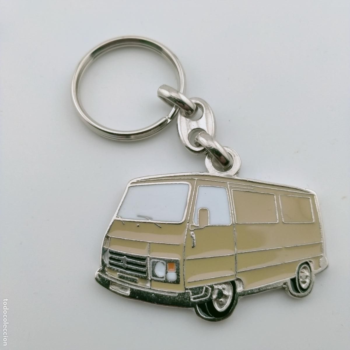 Coleccionismo de llaveros: Llavero Peugeot J9 beige