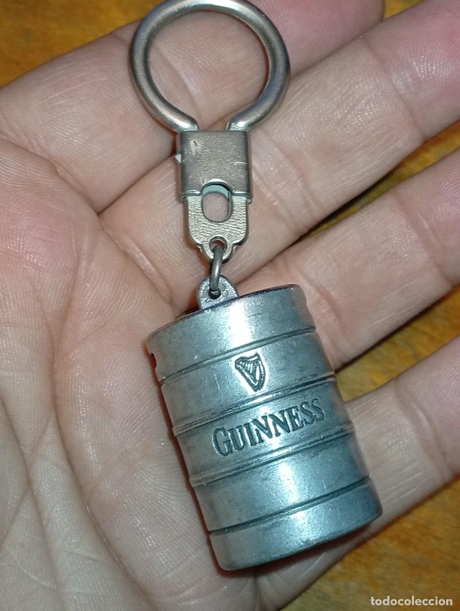 Colecionismo de porta-chaves: DIVERTIDO LLAVERO CERVEZA GUINNESS BARRIL METAL TONEL VINTAGE A&Ntilde;OS 80