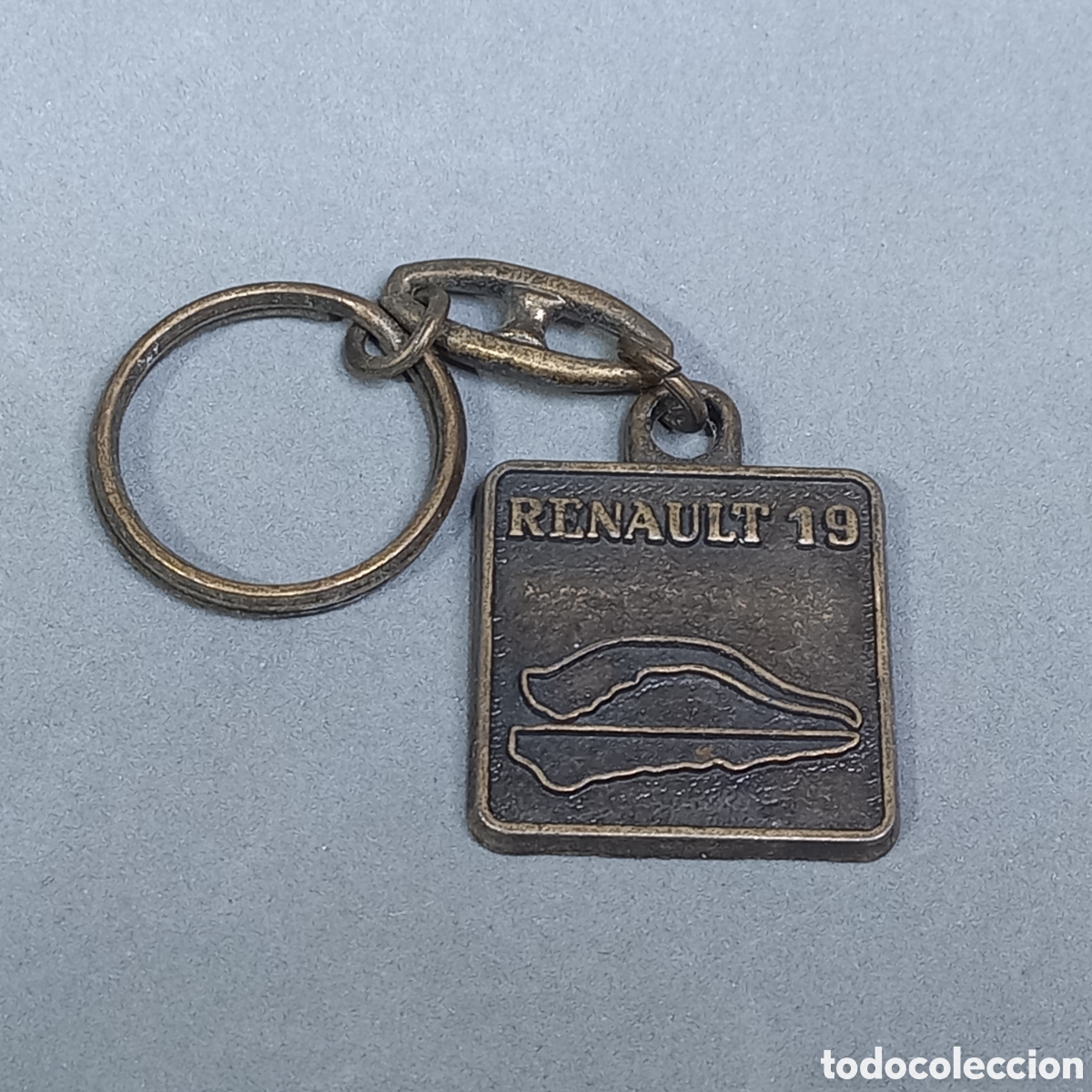 Coleccionismo de llaveros: Antiguo llavero de autom&oacute;viles marca RENAULT modelo 19. R19 (Hatchback, Chamade, Cabrio)