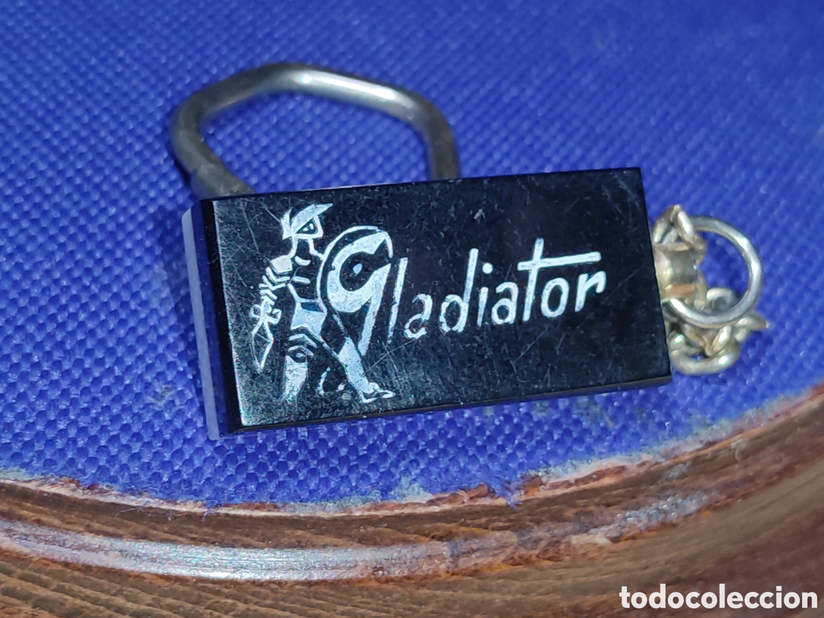Coleccionismo de llaveros: Llavero ficha de domino & Gladiator. - Foto 2