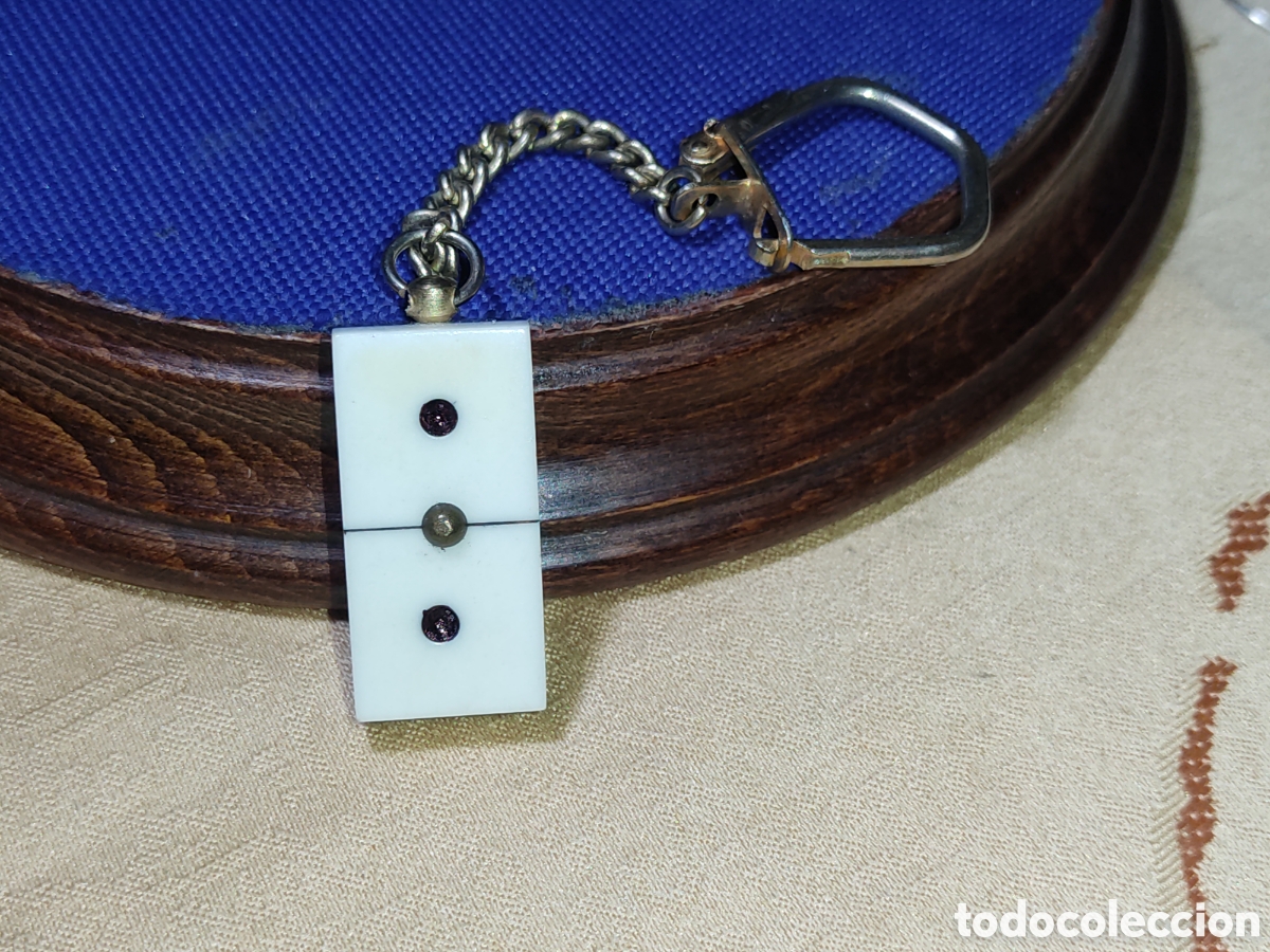 Coleccionismo de llaveros: Llavero ficha de domino & Gladiator. - Foto 1