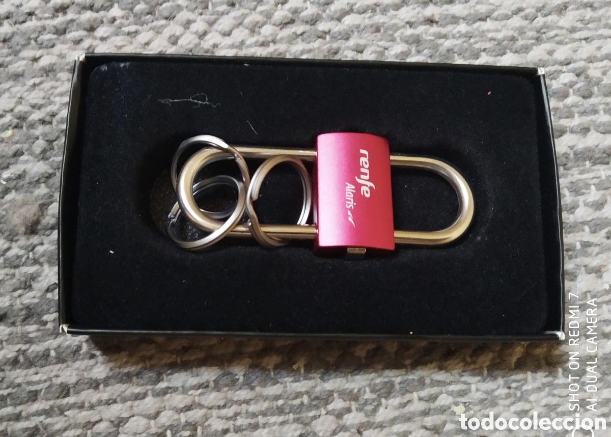 Coleccionismo de llaveros: Llavero troika con el logo de Renfe Alaris a&ntilde;os 90. Color corporativo. Con su estuche. Merchandasing