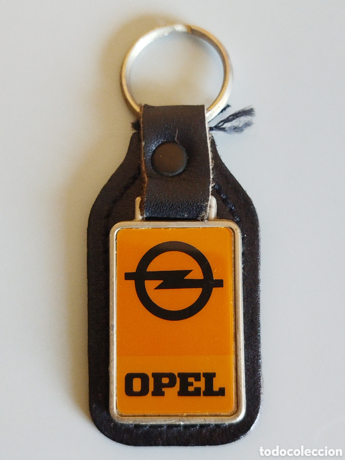Coleccionismo de llaveros: LLAVERO ANTIGUO OPEL CUERO