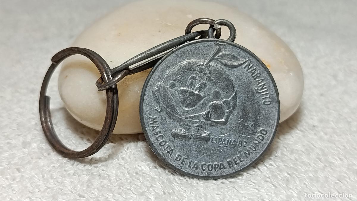 Coleccionismo de llaveros: ANTIGUO LLAVERO DEL MUNDIAL DE FUTBOL ESPA&Ntilde;A 1982 ESPA&Ntilde;A 82 NARANJITO Y SEDES DEL MUNDIAL