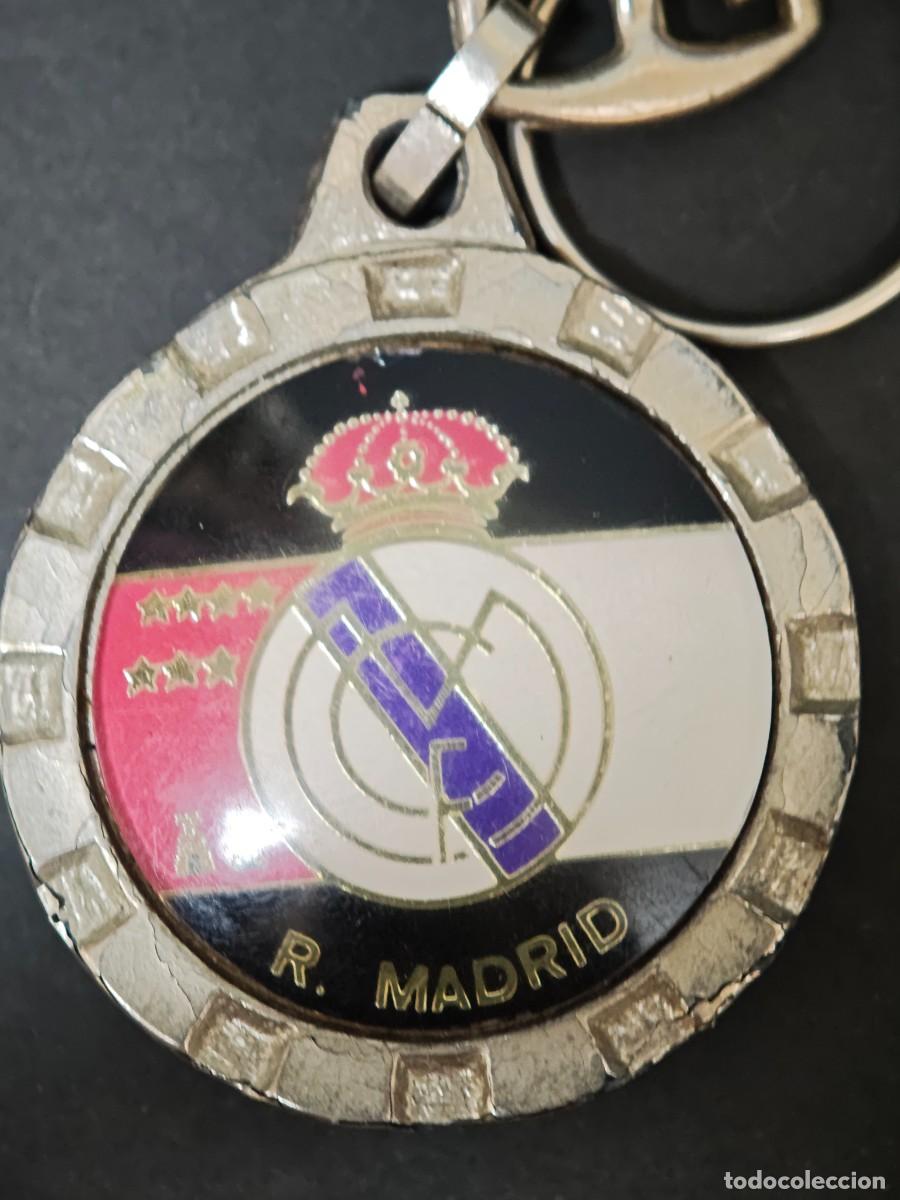 Coleccionismo de llaveros: LLAVERO FUTBOL TEAL MADRID CAMPEON LIGA 1986 ESCUDO Y NI&Ntilde;O CON BANDERA