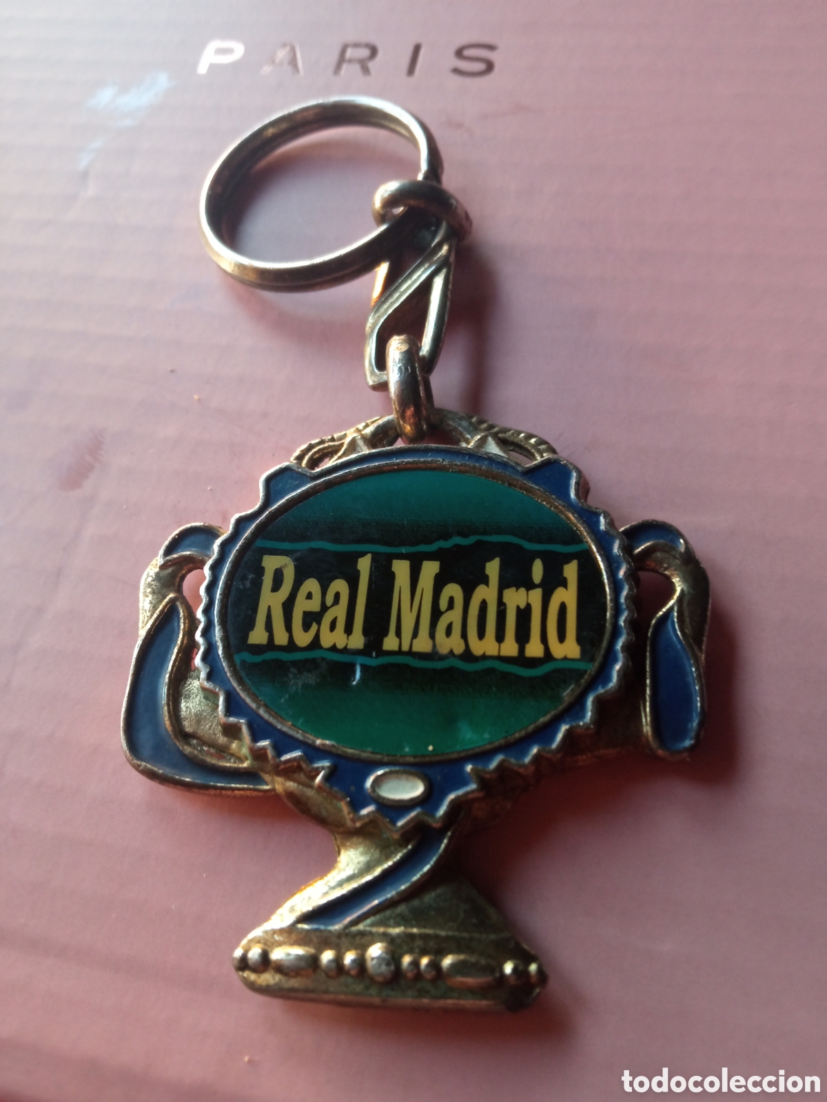 Coleccionismo de llaveros: Antiguo llavero a Doble cara del Real Madrid - Foto 2