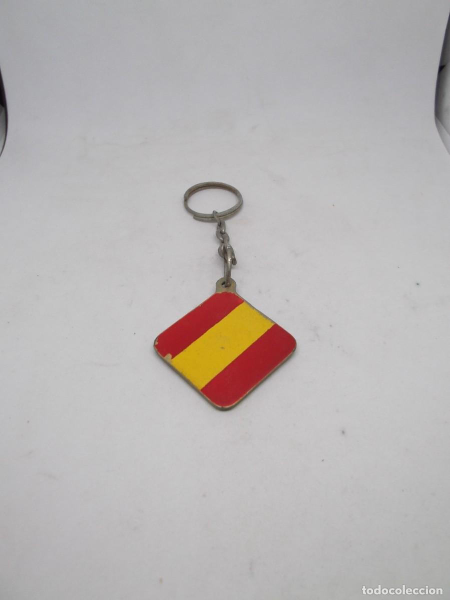 Coleccionismo de llaveros: Llavero antiguo bandera Espa&ntilde;a y fuerza nueva