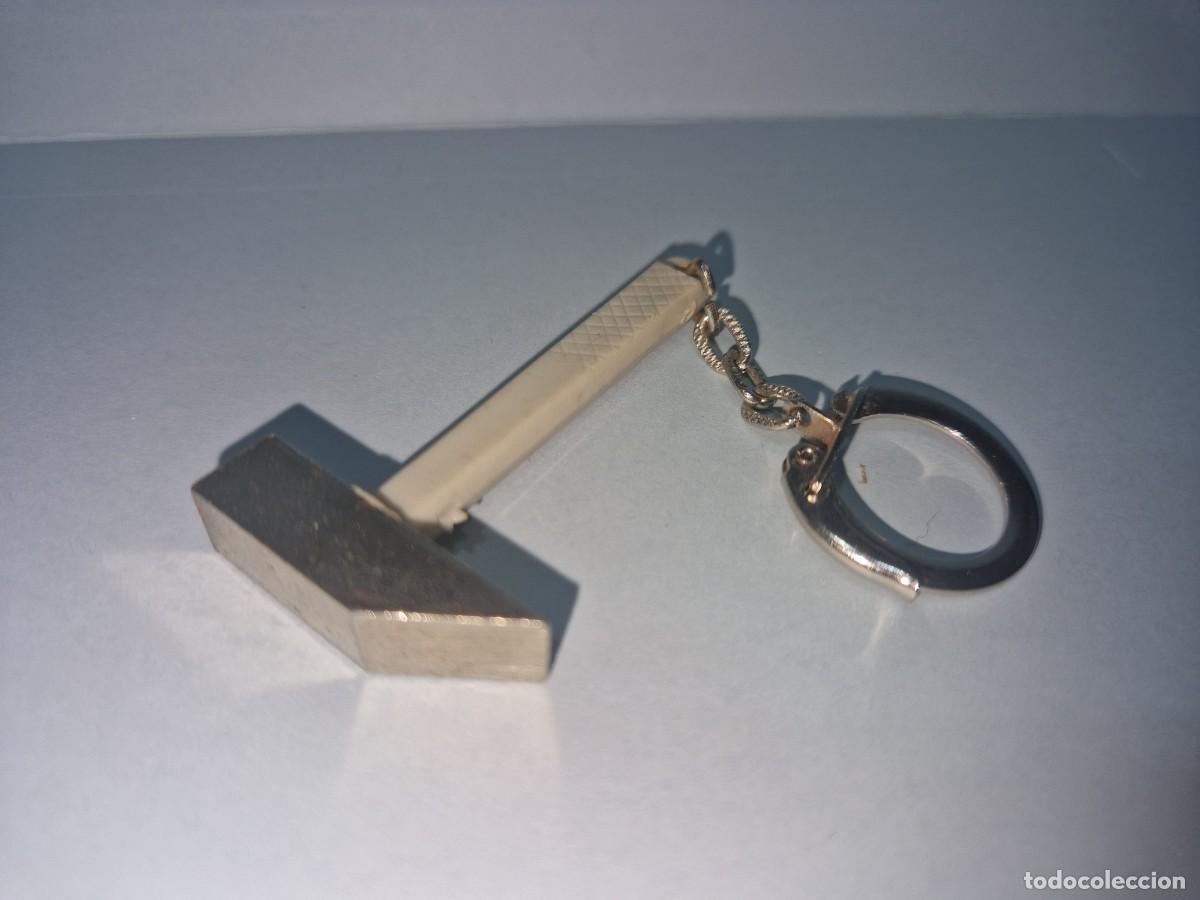 Coleccionismo de llaveros: LLAVERO CON FORMA DE MARTILLO