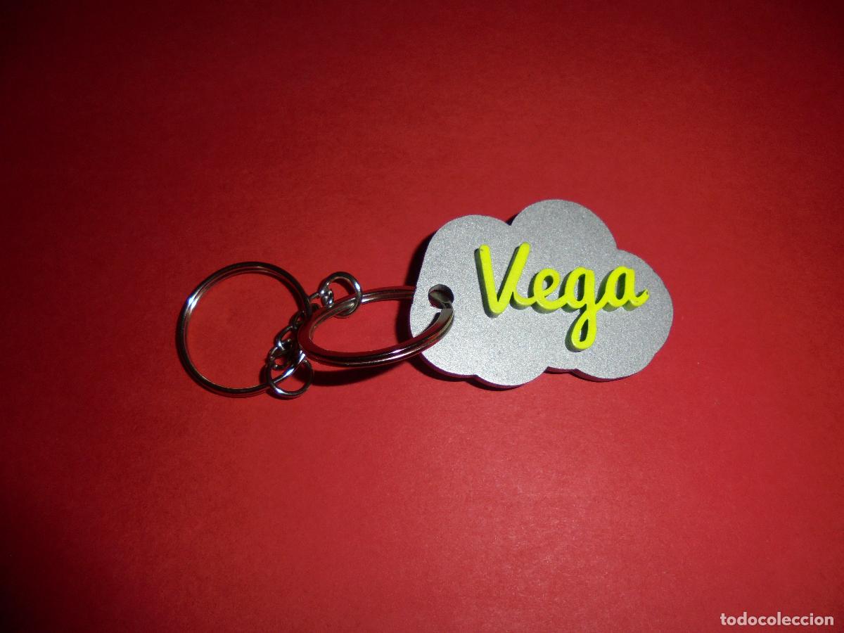 Coleccionismo de llaveros: LLAVERO PERSONALIZADO CON NOMBRE EN MADERA - VEGA - PINTADO A MANO - REGALO ORIGINAL