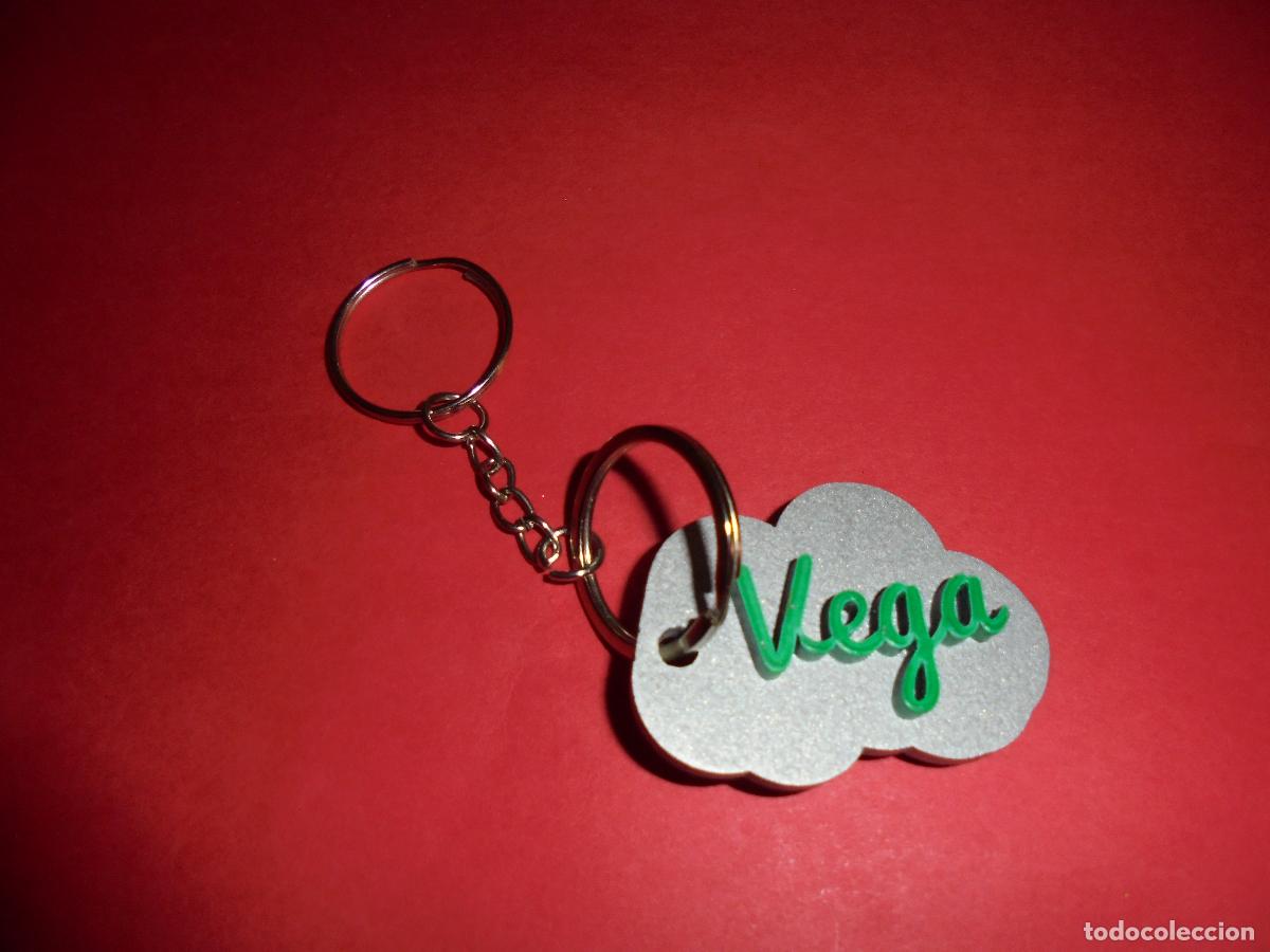Coleccionismo de llaveros: LLAVERO PERSONALIZADO CON NOMBRE EN MADERA - VEGA - PINTADO A MANO - REGALO ORIGINAL