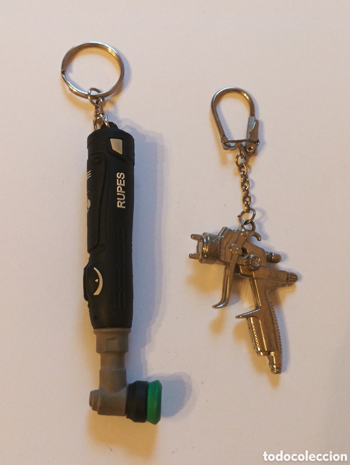 Collectionnisme de portes-cl&eacute;s: Lote 2 llaveros herramientas pulidora y pistola de pintura