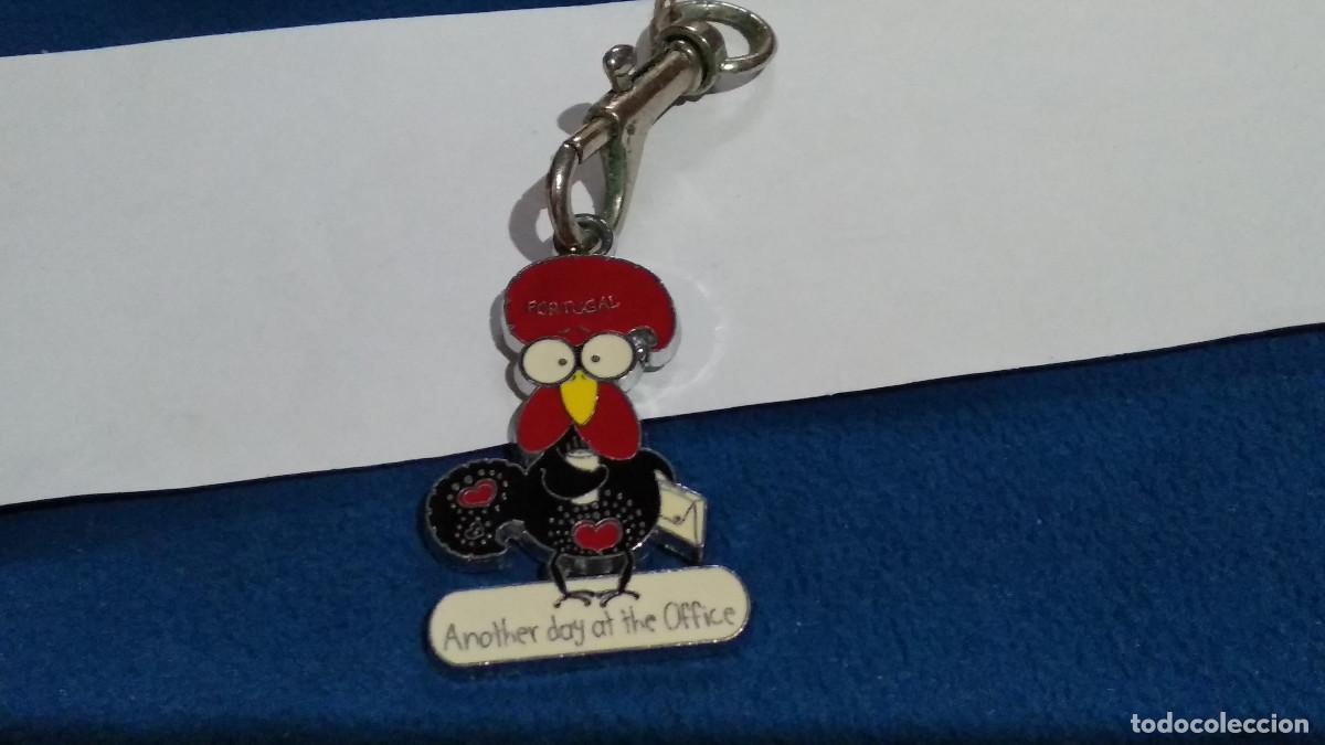 Collection of Keychains: LLAVERO MET&Aacute;LICO DE PORTUGAL RECUERDO