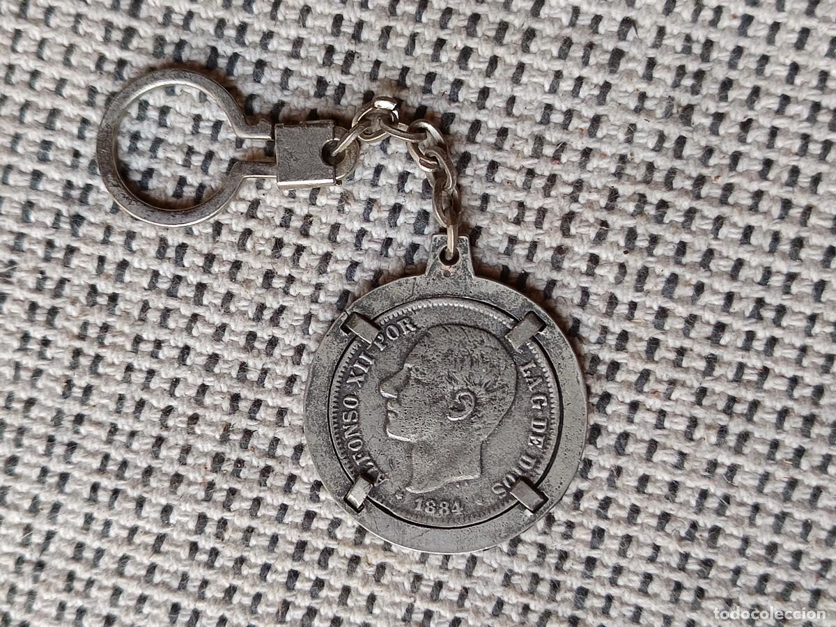 Colecionismo de porta-chaves: Llavero antiguo con imitaci&oacute;n de moneda 5 pesetas