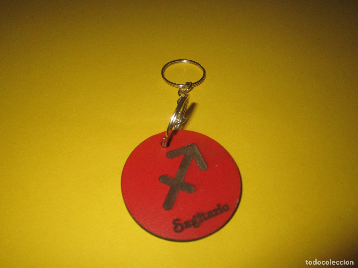 Collection of Keychains: LLAVERO SAGITARIO MADERA NATURAL - SIGNO DEL ZODIACO - ARTESANAL - REGALO