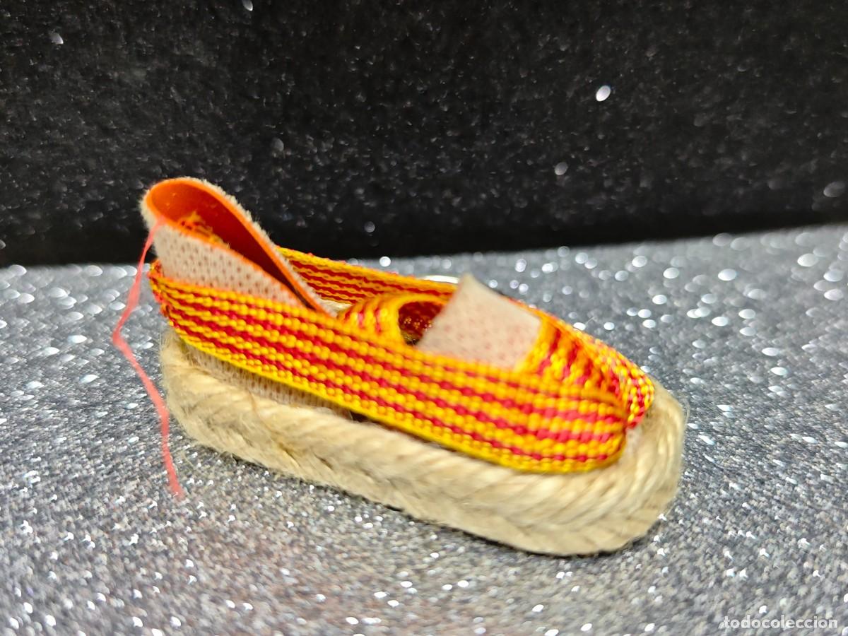 Coleccionismo de llaveros: LLAVERO ANTIGUO ESPARDENYA CATALANA ZAPATO
