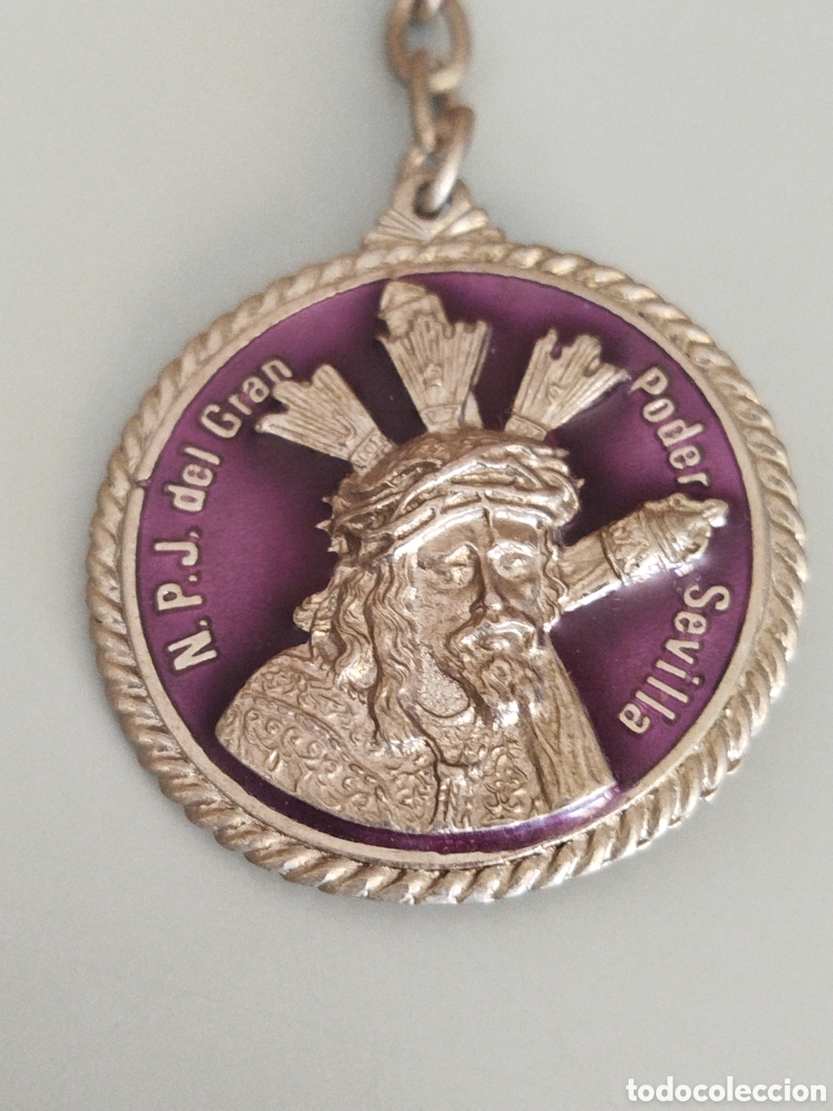Collectionnisme de portes-cl&eacute;s: ANTIGUO LLAVERO DE METAL ESMALTADO RECUERDO DE SEVILLA CRISTO DEL GRAN PODER