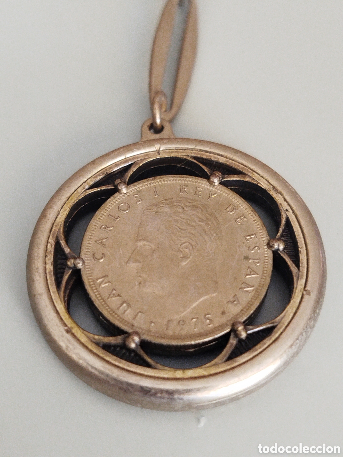 Coleccionismo de llaveros: ANTIGUO LLAVERO. RECUERDO ESPA&Ntilde;A MONEDA 5 PESETAS 1975
