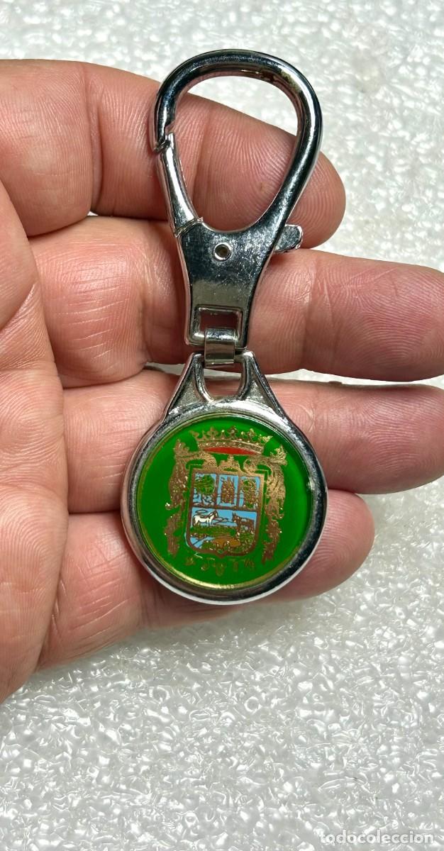 Coleccionismo de llaveros: 3992. Llavero vintage con el escudo her&aacute;ldico de la ciudad de Utrera (Sevilla, Espa&ntilde;a)
