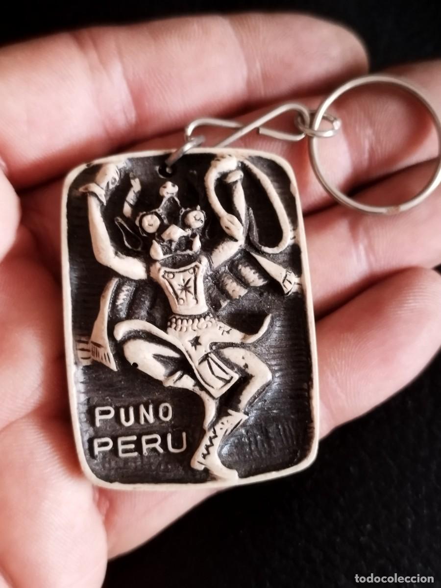Coleccionismo de llaveros: Llavero de Puno, Per&uacute;. Con imagen en relieve.