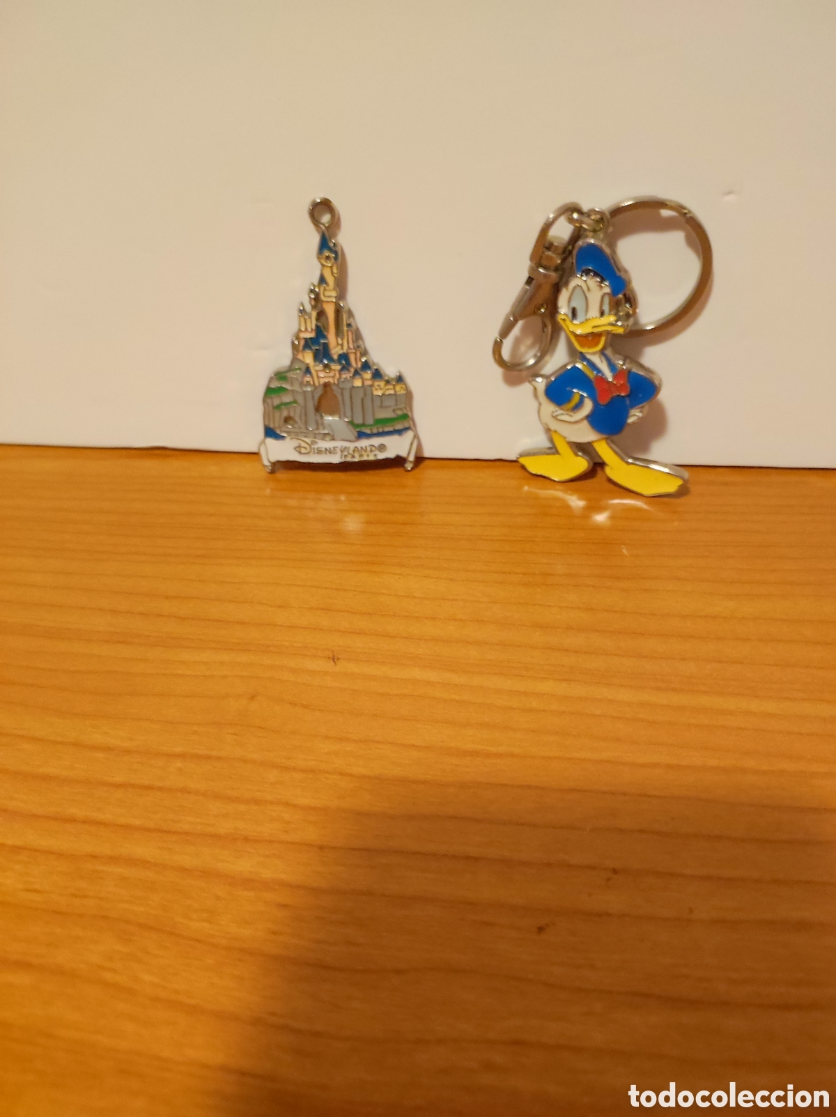 Coleccionismo de llaveros: Lote Llaveros Vintage Disney: Castillo Disneyland Paris + Pato Donald