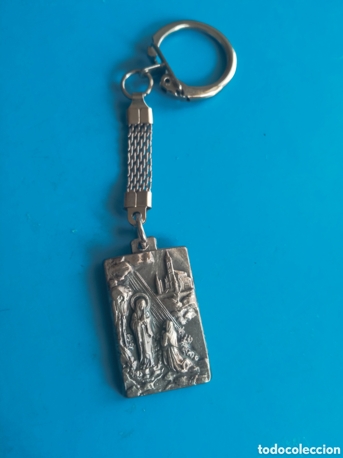 Coleccionismo de llaveros: Antiguo llavero, Virgen de Lourdes, mide 30x20 mm