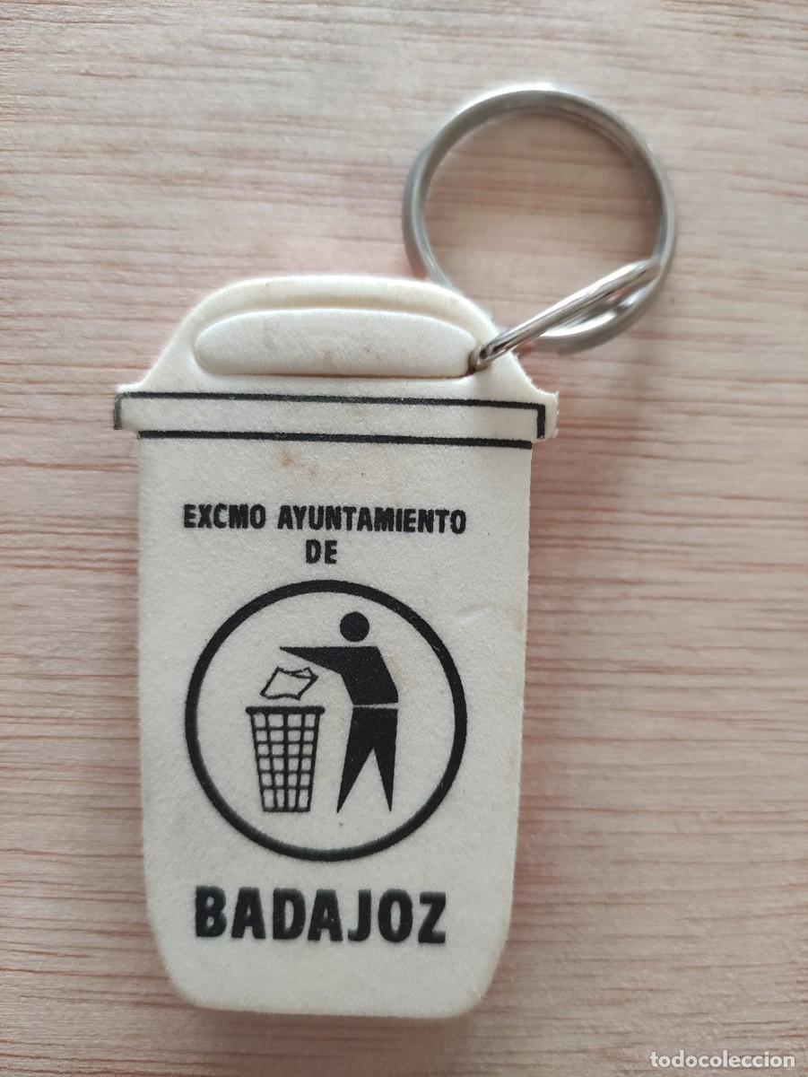 Coleccionismo de llaveros: LLAVERO PAPELERA EXCMO AYUNTAMIENTO DE BADAJOZ