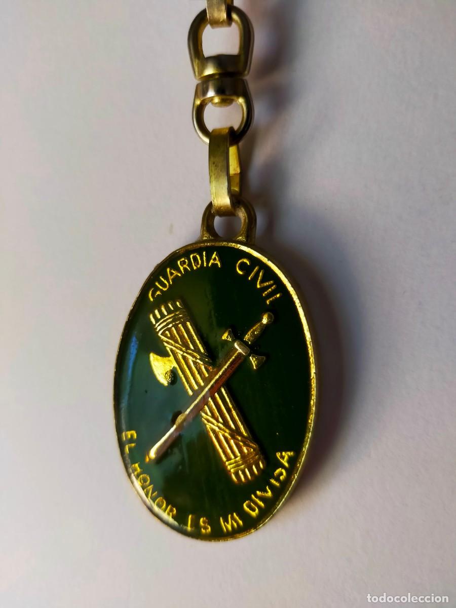 Coleccionismo de llaveros: GUARDIA CIVIL. ANVERSO: EN DORADO. &rdquo;EL HONOR ES MI DIVISA&rdquo;. REVERSO: VIRGEN DEL PILAR.