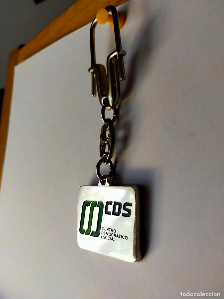 Coleccionismo de llaveros: LLAVERO METAL CDS. CENTRO DEMOCR&Aacute;TICO Y SOCIAL. CIUDAD REAL. VER FOTOS.