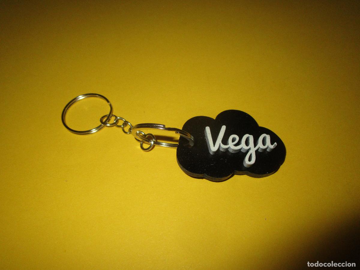 Coleccionismo de llaveros: LLAVERO PERSONALIZADO CON NOMBRE EN MADERA - VEGA - PINTADO A MANO - REGALO ORIGINAL