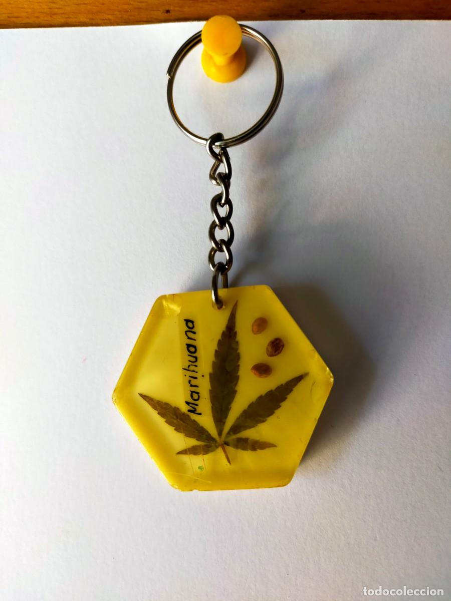 Coleccionismo de llaveros: MARIHUANA. LLAVERO CON HOJA Y SEMILLAS. FORMA HEXACONAL, A&Ntilde;OS 80-90. VER FOTOS.